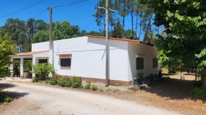RESERVADA – Moradia T3 + 1 anexo, térra e isolada, em zona calma e tranquila.