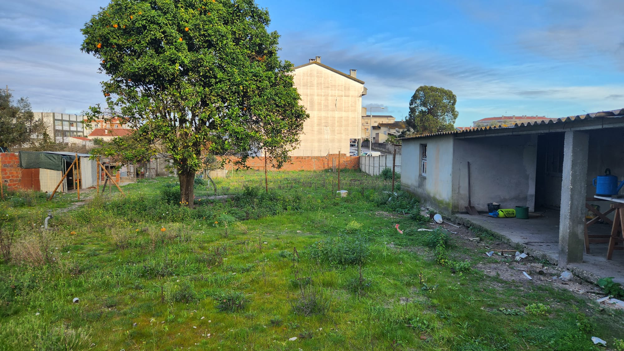 Terreno urbano, c/ 1050 m2 – Periferia da Marinha Grande .