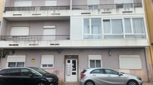 Apartamento T2, no r/c, com logradouro em Arrentela-Seixal!