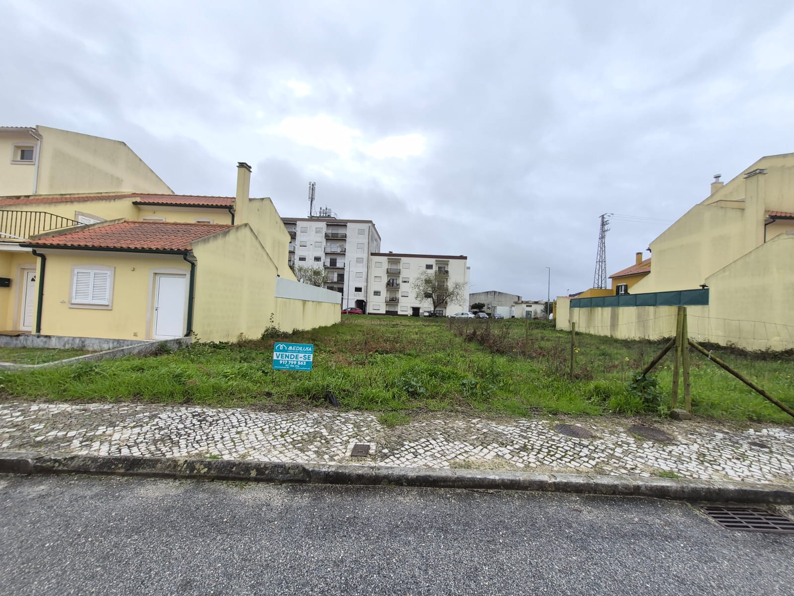 Lote terreno Urbano, Portela,  M. Grande, a 2 minutos do centro da cidade.