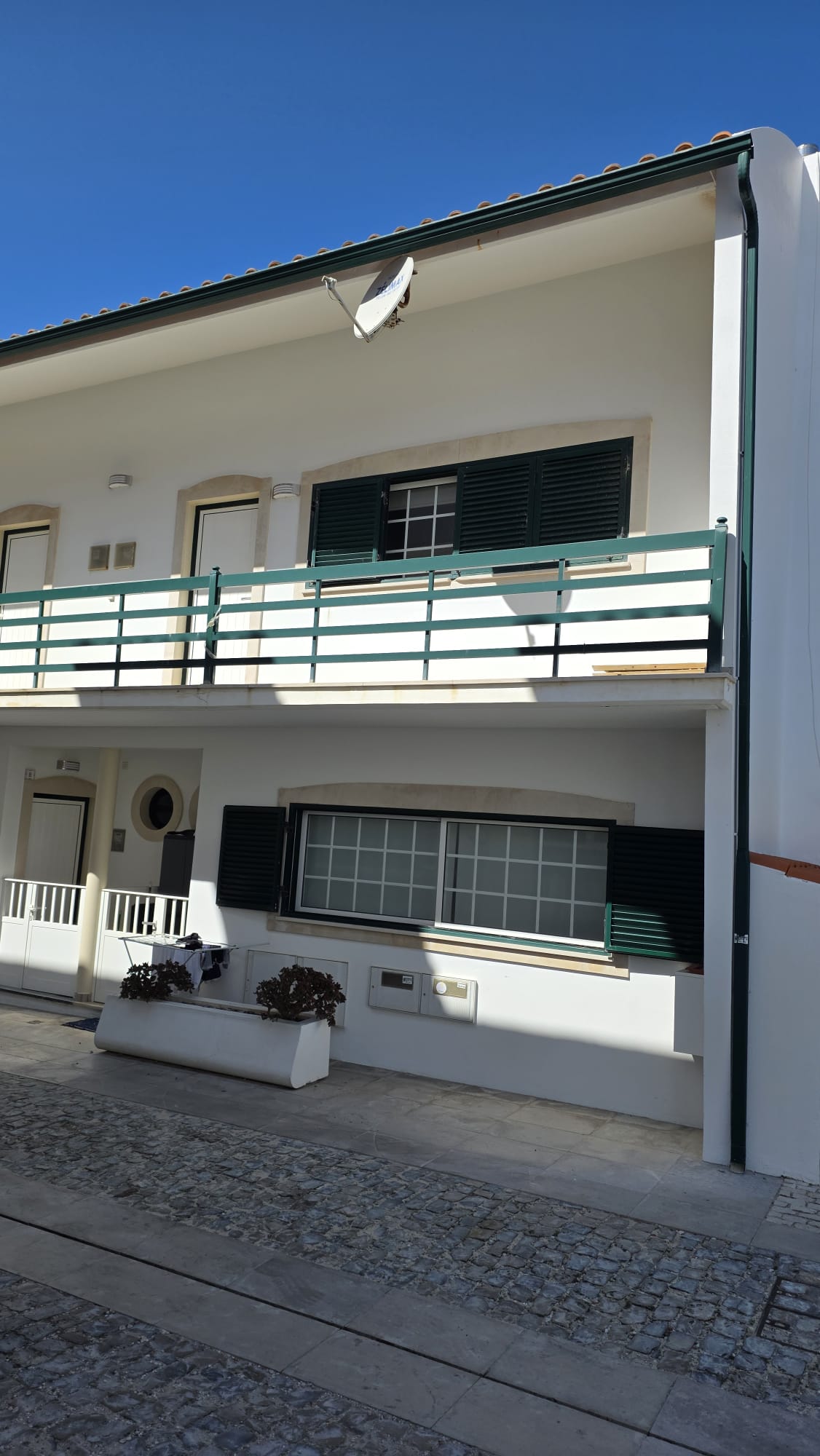 T1 –  no r/c, mobilado e equipado, c/ vista mar em Paredes da Vitória.