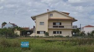 Lote terreno, com 287m2 de área, em Portela – M.Grande.