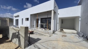 Moradia T3, térrea, geminada com garagem e jardim. Fração “A”