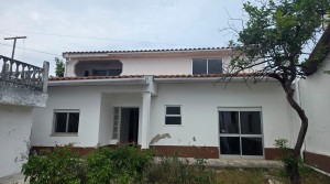 Moradia térrea T5, habitável, sem licença a 5mn do centro da M. Grande