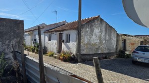 Moradia T3 + anexos s/licença p/ reconstrução total, Estação- Marinha Grande